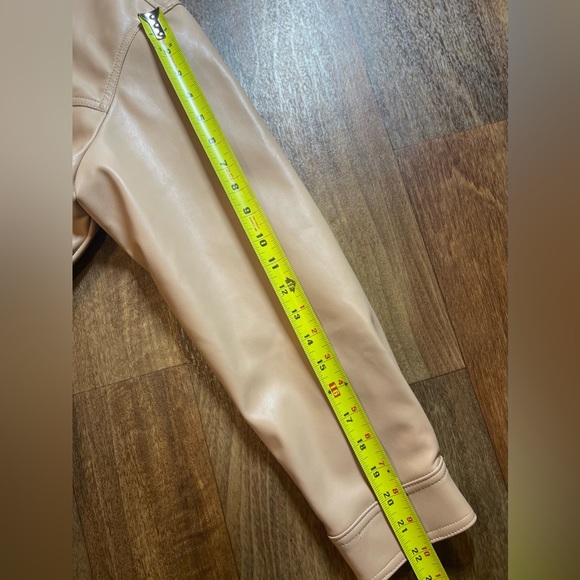 Levi's Women's Faux Leather Belted Shirt Jacket Size Large Color Cream - Picture 12 of 16